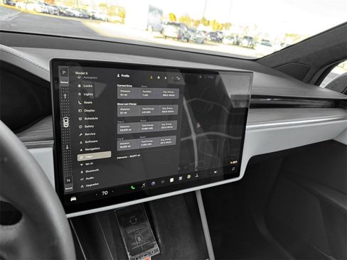 Used 2022 Tesla Model X image 21