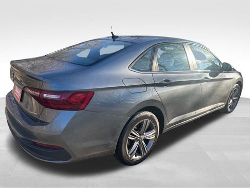 Used 2024 Volkswagen Jetta SE image 8