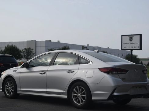Used 2018 Hyundai Sonata SE FWD image 2