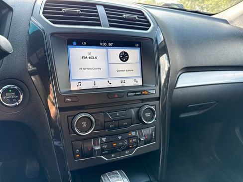 Used 2017 Ford Explorer XLT w/ Equipment Group 202A FWD image 13
