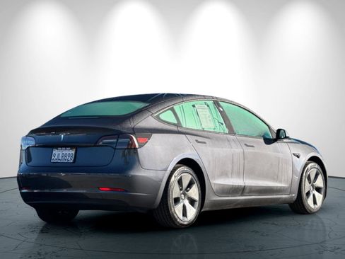 Used 2023 Tesla Model 3 Standard Range image 4