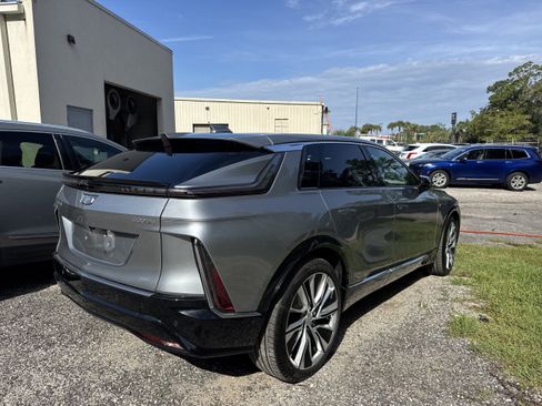 Used 2025 Cadillac Lyriq Luxury w/ LPO, Floor Liner Package AWD/4WD image 3