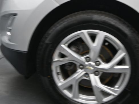 Used 2019 Chevrolet Equinox LT w/ Sun & Navigation Package FWD image 17