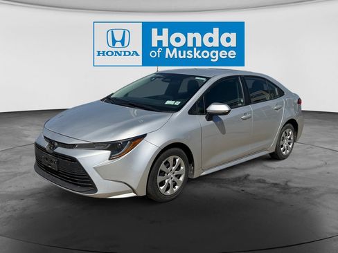 Used 2025 Toyota Corolla LE FWD image 1