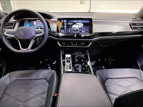 Used 2024 Volkswagen Atlas Cross Sport SE image 18