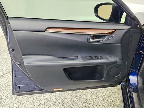 Used 2015 Lexus ES 350 w/ Luxury Package FWD image 11