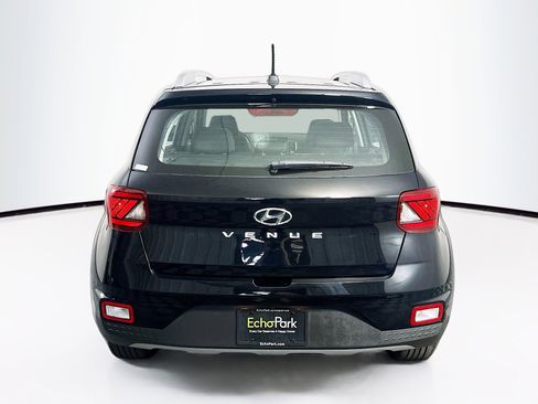Used 2025 Hyundai Venue SEL image 7