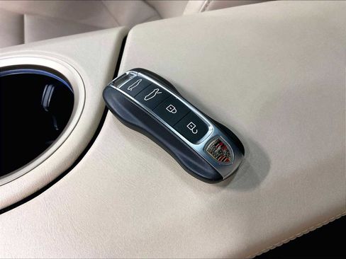 Used 2020 Porsche Taycan Turbo S image 37