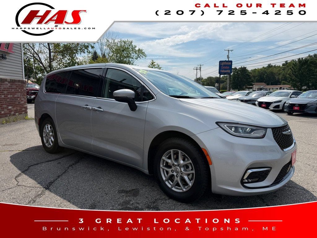 Used 2023 Chrysler Pacifica Touring-L FWD image 9