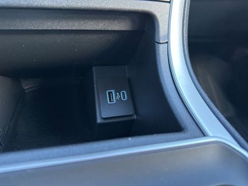 Used 2024 Ford Edge SE image 19