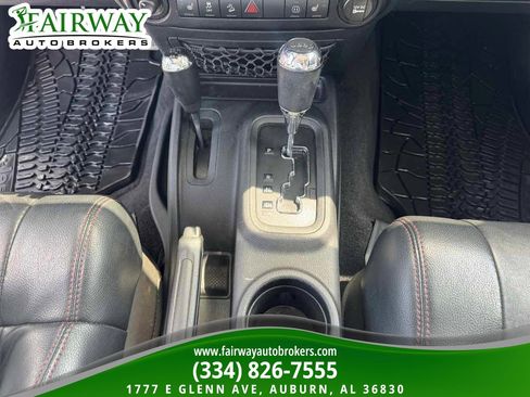Used 2012 Jeep Wrangler Unlimited Sahara AWD/4WD image 22
