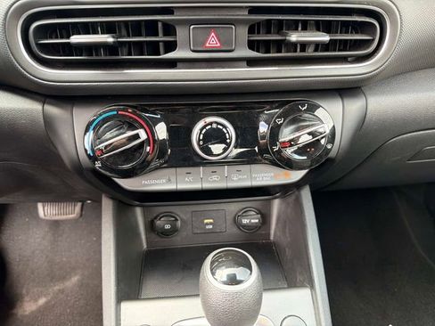 Used 2022 Hyundai Kona SE image 24