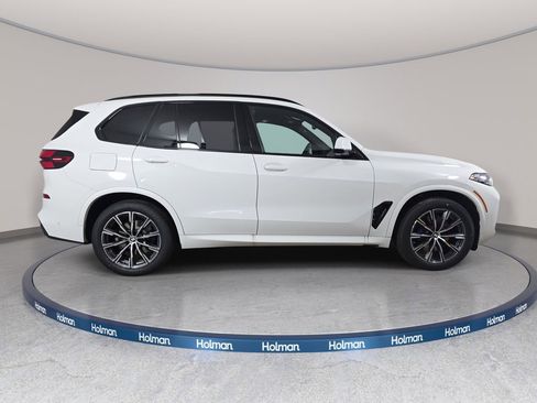 New 2026 BMW X5 xDrive40i w/ M Sport Package AWD/4WD image 4