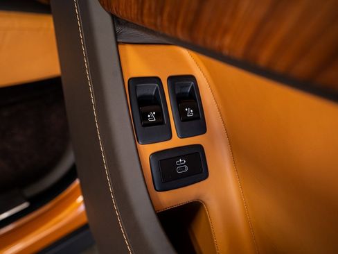 Used 2023 Rolls-Royce Cullinan w/ Cullinan Package image 61