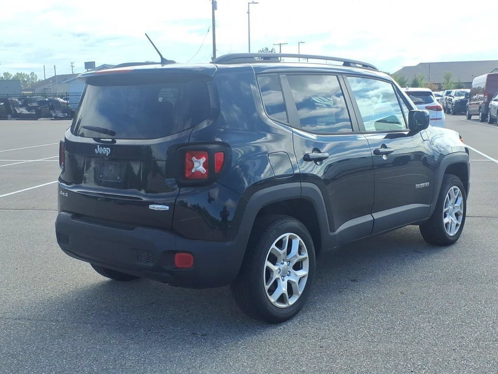 Used 2017 Jeep Renegade Latitude AWD/4WD image 4