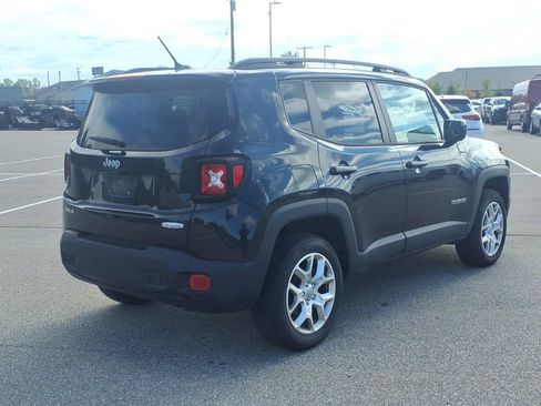Used 2017 Jeep Renegade Latitude AWD/4WD image 4