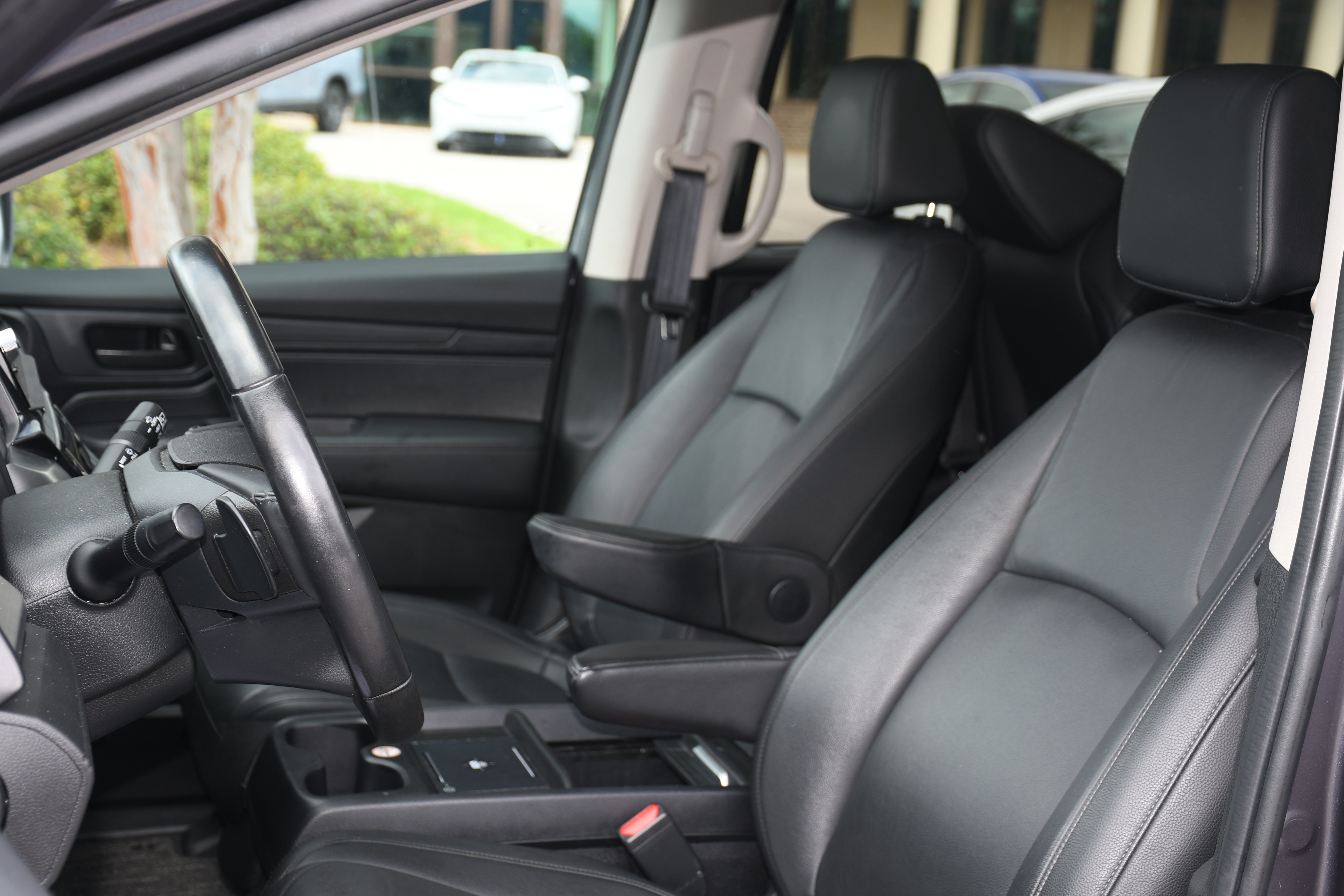 Used 2025 Honda Odyssey EX-L image 13