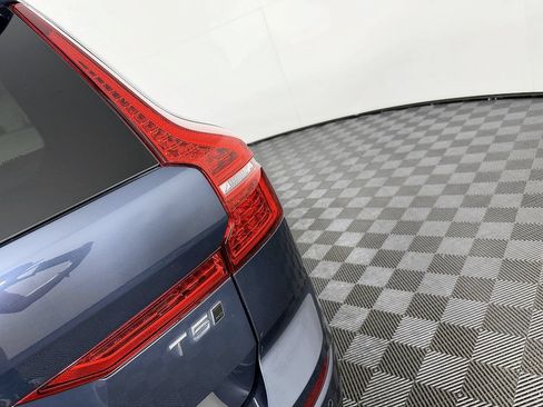 Used 2021 Volvo XC60 T5 Momentum w/ Premium Package AWD/4WD image 12