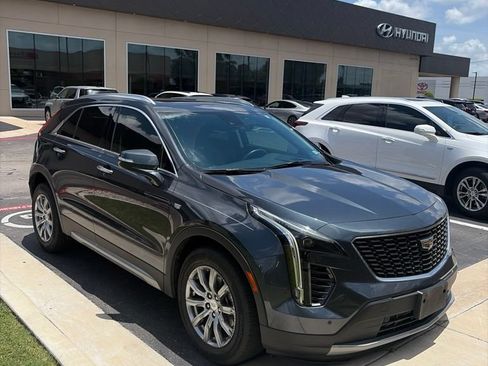Used 2021 Cadillac XT4 Premium Luxury FWD image 3