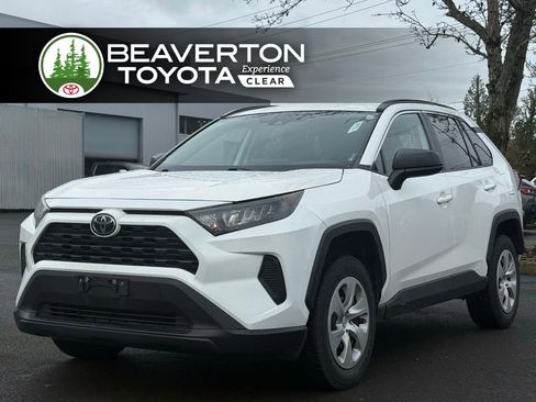 Used 2019 Toyota RAV4 LE image 1