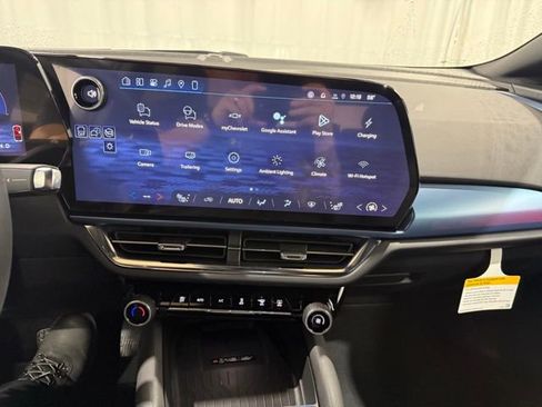 New 2026 Chevrolet Equinox EV LT AWD/4WD image 19