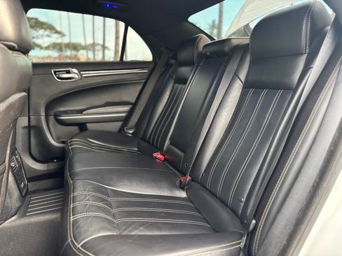 Used 2019 Chrysler 300 S image 10