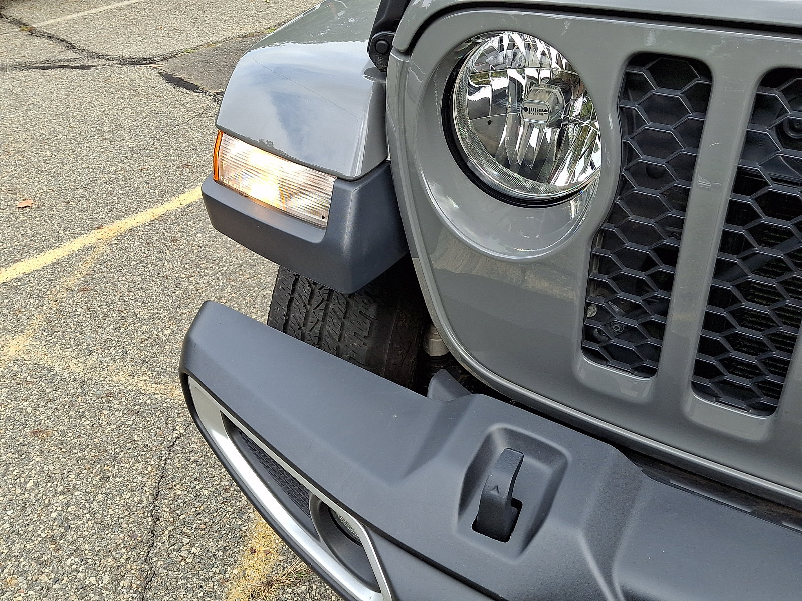 Certified 2023 Jeep Gladiator Sport AWD/4WD image 10