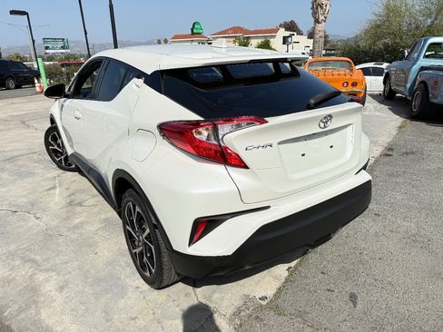Used 2019 Toyota C-HR XLE FWD image 9