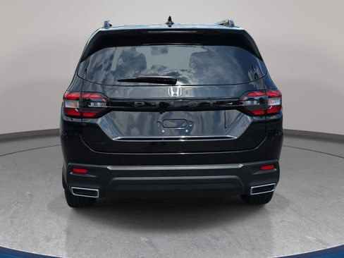 Used 2025 Honda Pilot Sport image 6