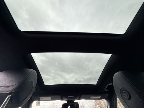 Used 2019 Mercedes-Benz GLC 300 4MATIC w/ AMG Line image 16