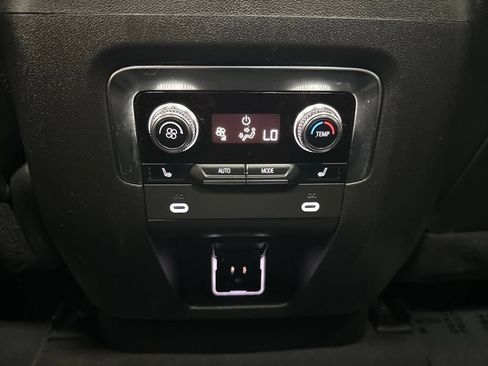 Used 2023 GMC Yukon Denali AWD/4WD image 24