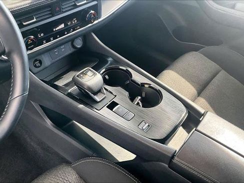 Certified 2025 Nissan Rogue SV FWD image 16