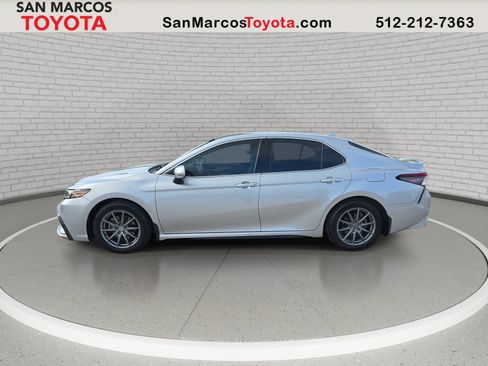 Used 2022 Toyota Camry XSE FWD image 9