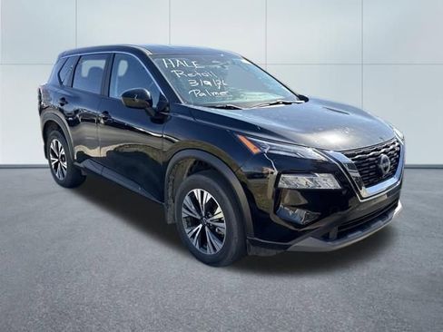 Used 2023 Nissan Rogue SV image 2