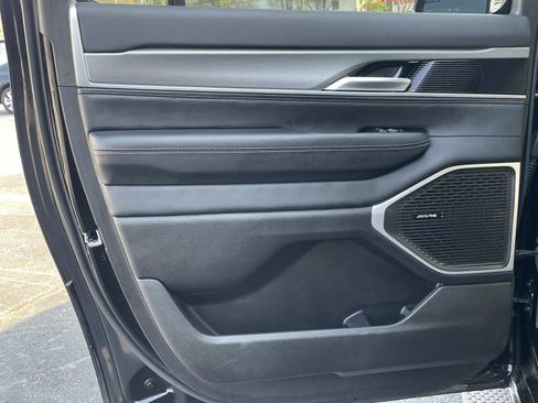 Used 2025 Jeep Wagoneer L Series II w/ 8-pass Seating Package image 11