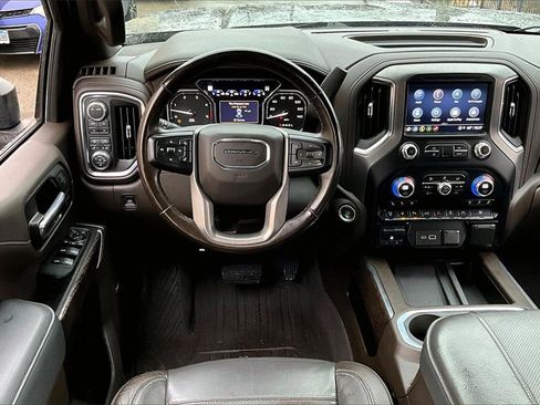 Used 2023 GMC Sierra 3500 Denali w/ Denali Ultimate Package image 17