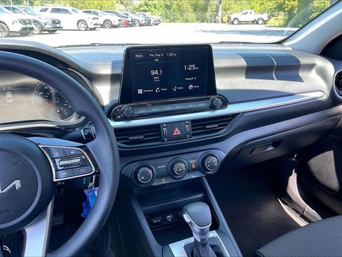 Used 2024 Kia Forte LXS w/ LXS Technology Package FWD image 17