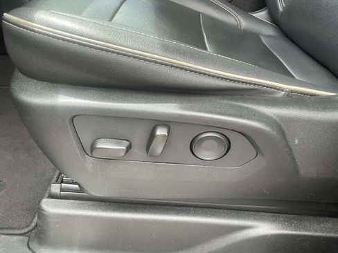 Used 2024 Chevrolet Suburban Premier RWD image 13