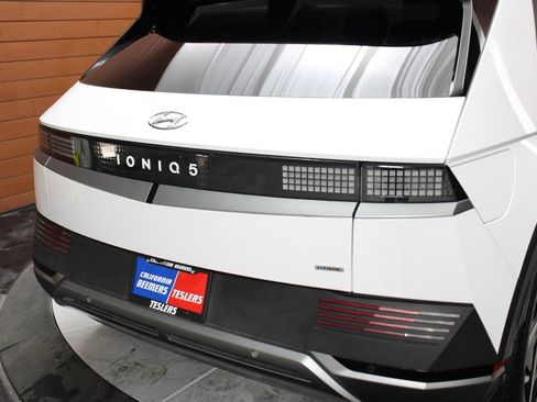 Used 2024 Hyundai Ioniq 5 SEL image 3