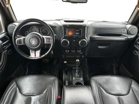 Used 2018 Jeep Wrangler Unlimited Sahara AWD/4WD image 27