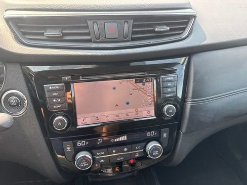 Used 2018 Nissan Rogue SL w/ Premium Package FWD image 18