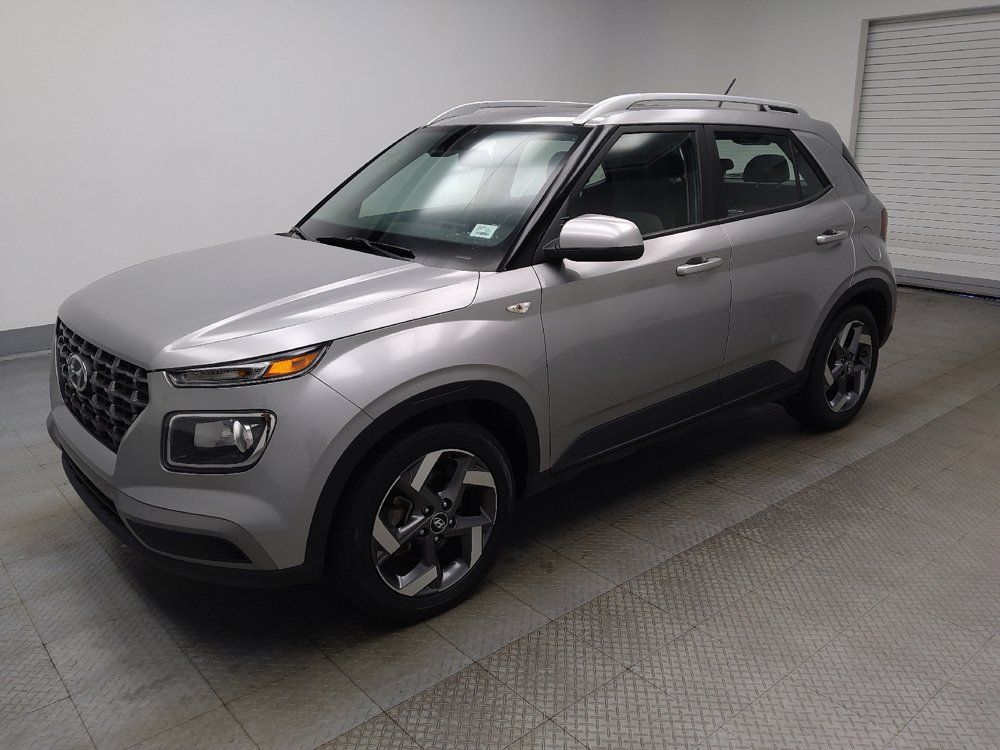 Used 2023 Hyundai Venue SEL FWD image 2