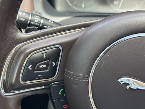 Used 2013 Jaguar XJ L Portfolio RWD image 22