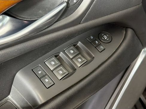 Used 2017 Cadillac Escalade Luxury AWD/4WD image 18
