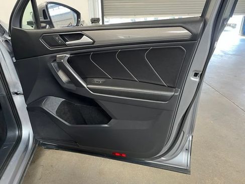 Used 2024 Volkswagen Tiguan SE FWD image 13