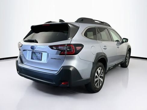 Used 2024 Subaru Outback Premium AWD/4WD image 9