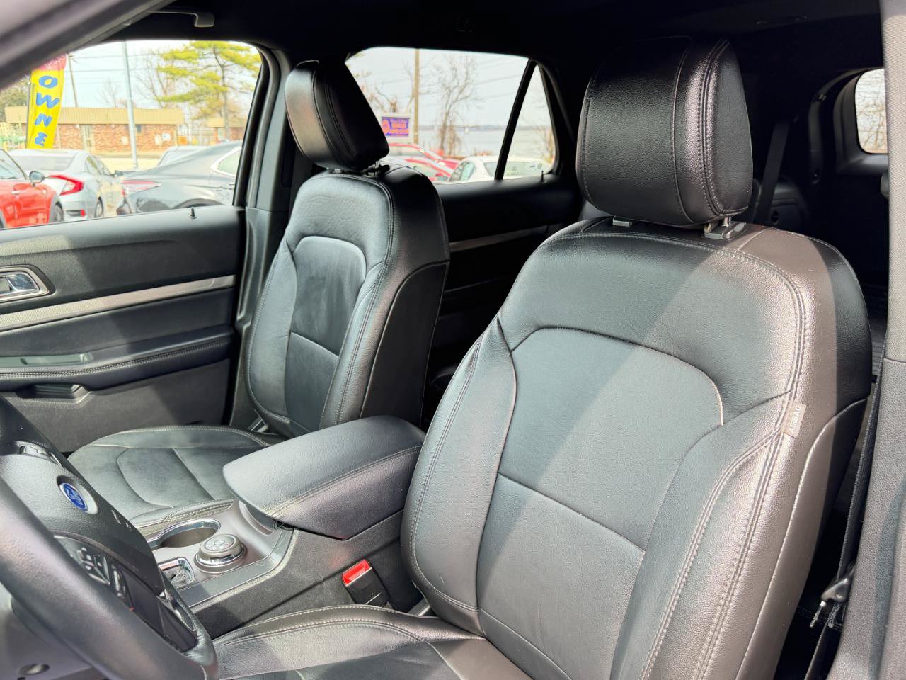 Used 2018 Ford Explorer XLT w/ Equipment Group 202A AWD/4WD image 13