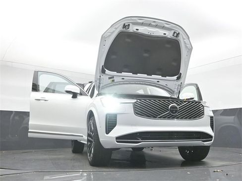 New 2026 Volvo XC90 B6 Plus w/ Protection Package Premier image 56