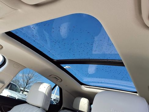 Certified 2022 Buick Envision Avenir w/ Technology Package II image 7