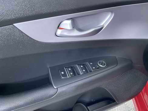Used 2023 Kia Forte LXS FWD image 13